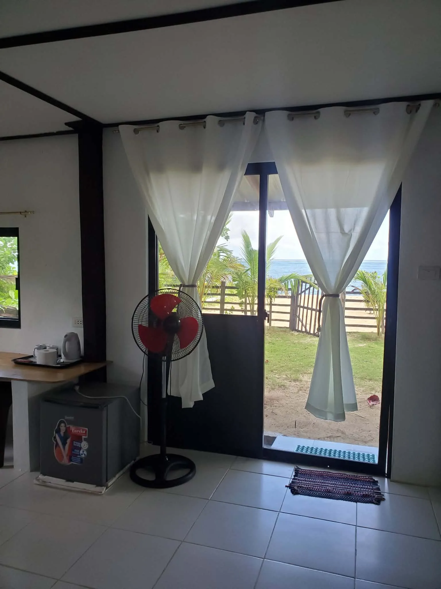 Beachzero room facing the sea